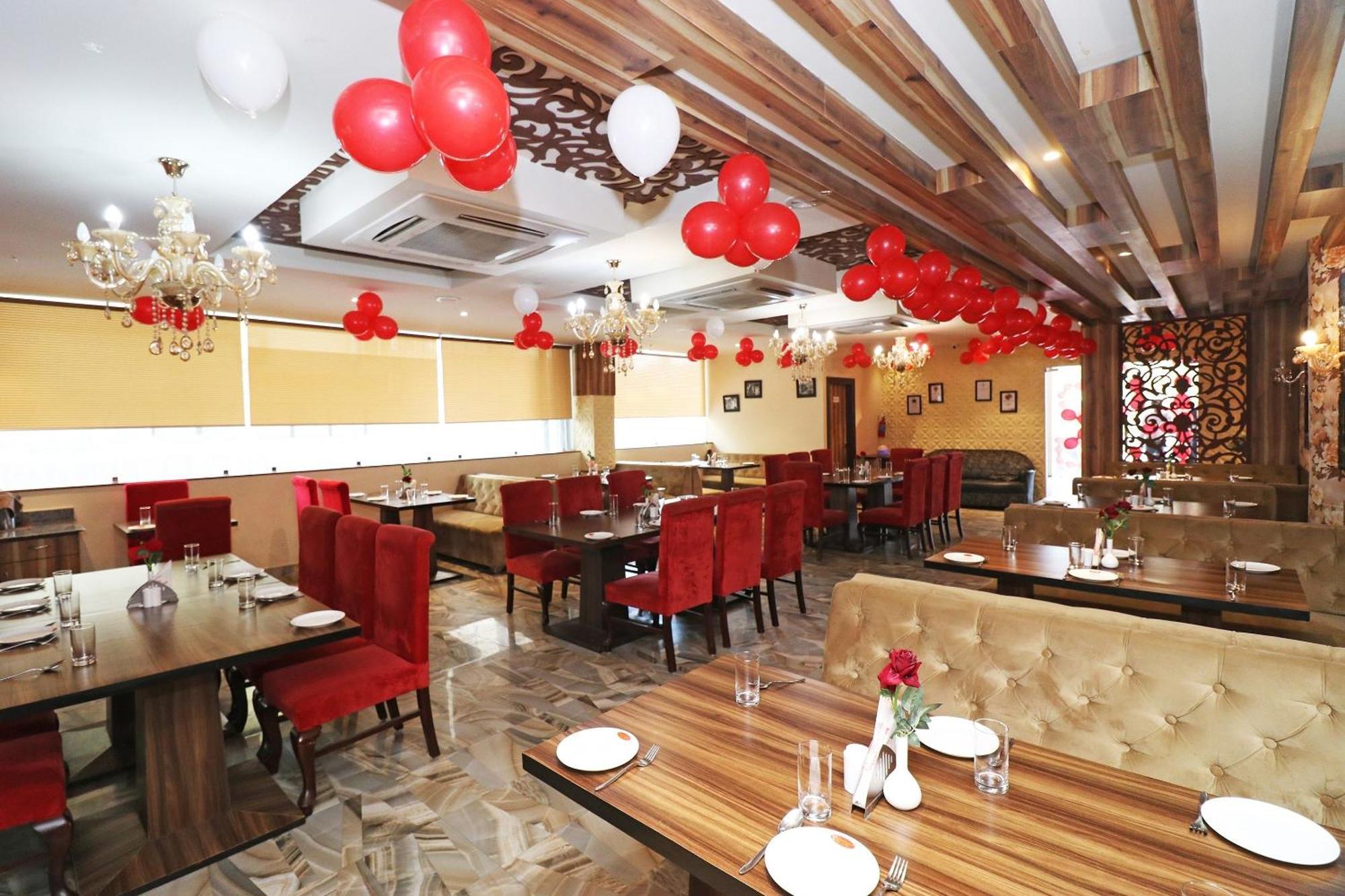 Hotel Centre Point Gorakhpur Dış mekan fotoğraf