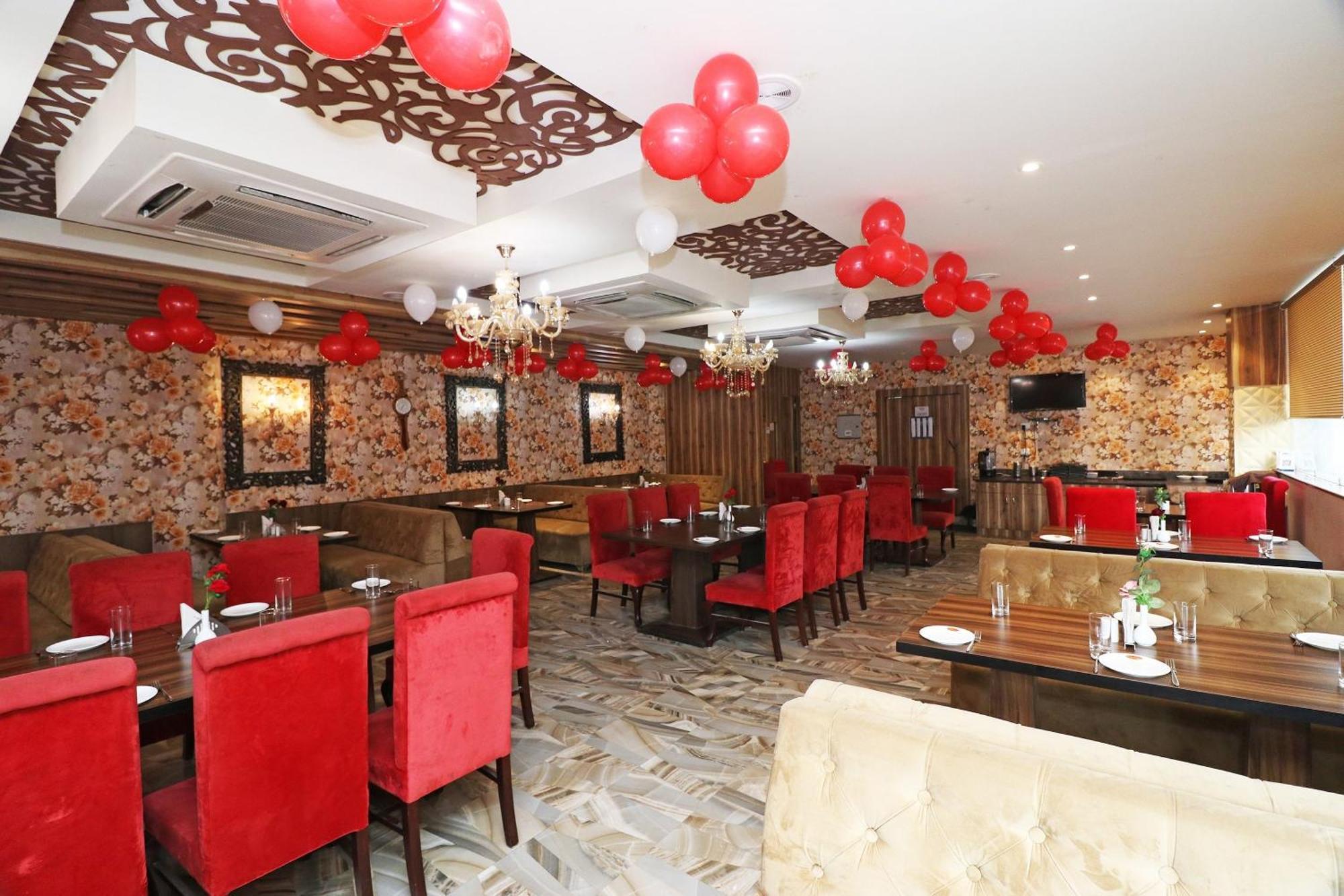 Hotel Centre Point Gorakhpur Dış mekan fotoğraf